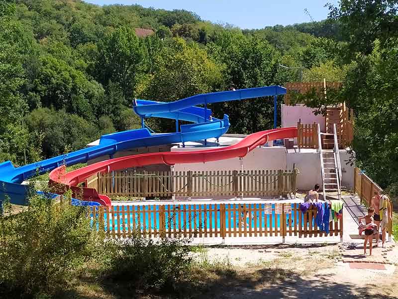 piscine et toboggan aquatique camping rocamadour lot